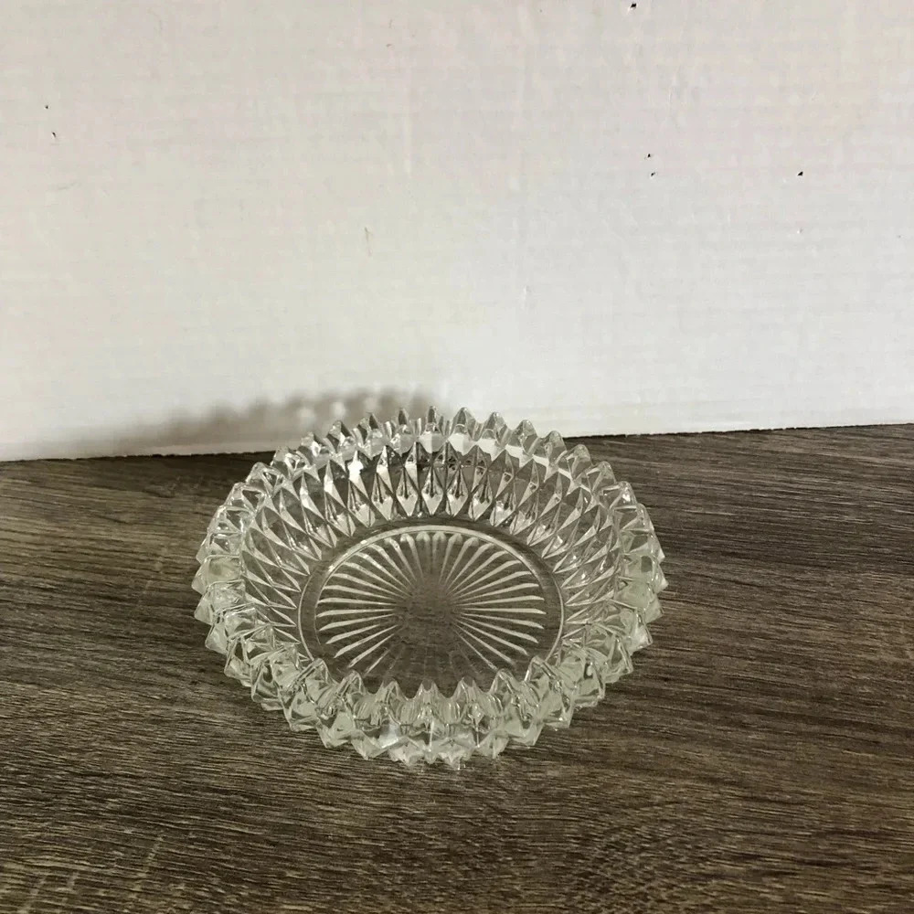 Vtg Sawtooth Edge Round Glass Ashtray